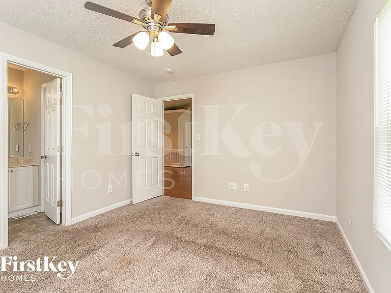514 Three Oaks Dr — Photo 10