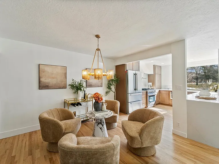 459 S Walnut St — Photo 6