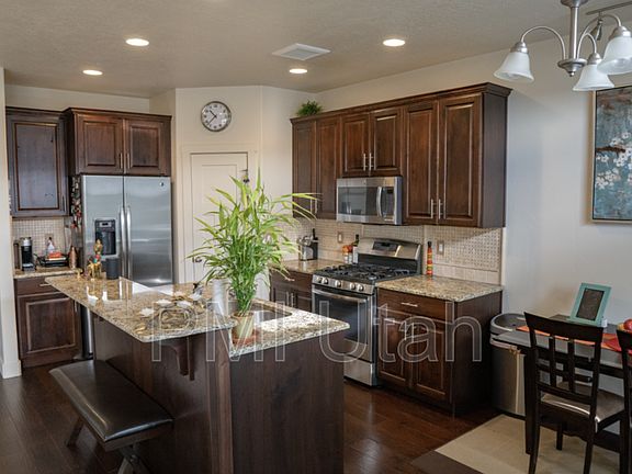 4th image of 4154 N Cresthaven Ln
