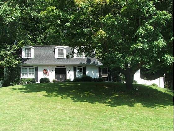 1st image of 204 Forest Hills Dr