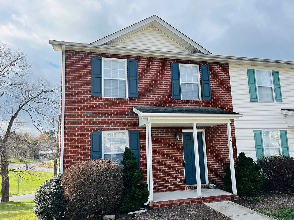 35 Charleston Ln