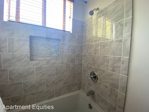 4th image of 3944 Ingraham St APT 7