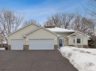 26704 Glen Oak Dr, Wyoming, MN 55092