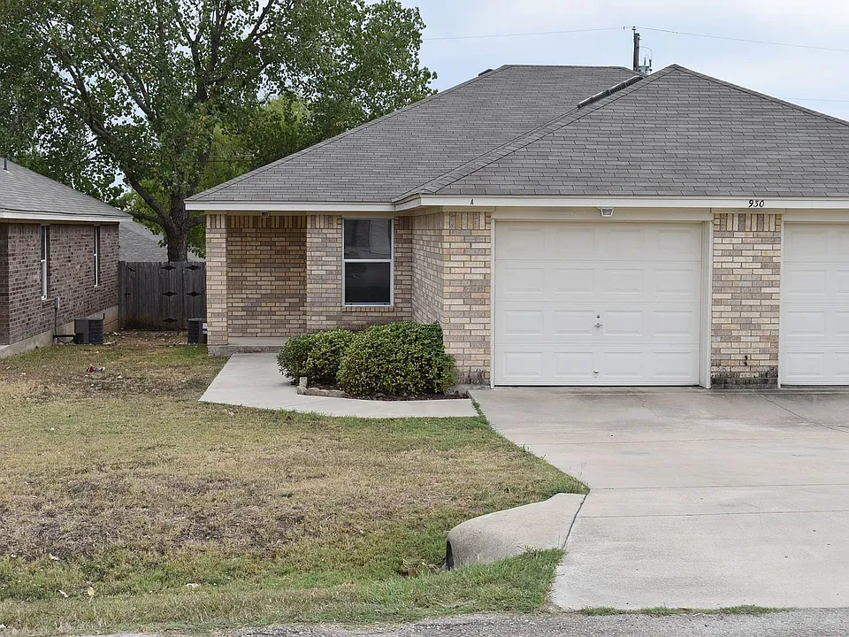 930 Rosewood Dr