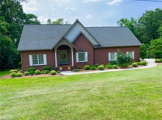 283 Autumn Place Ln, North Wilkesboro, NC 28659