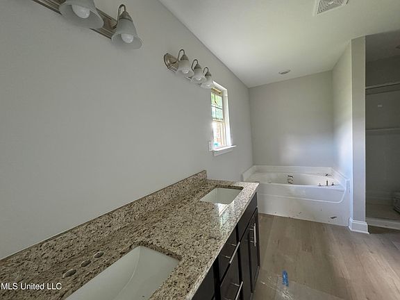 4th image of 5968 Uselton Dr