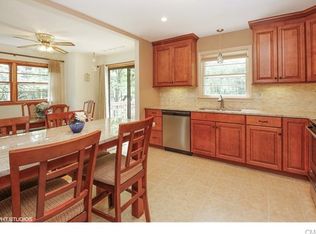 3 Daniels Dr, Danbury, CT 06811