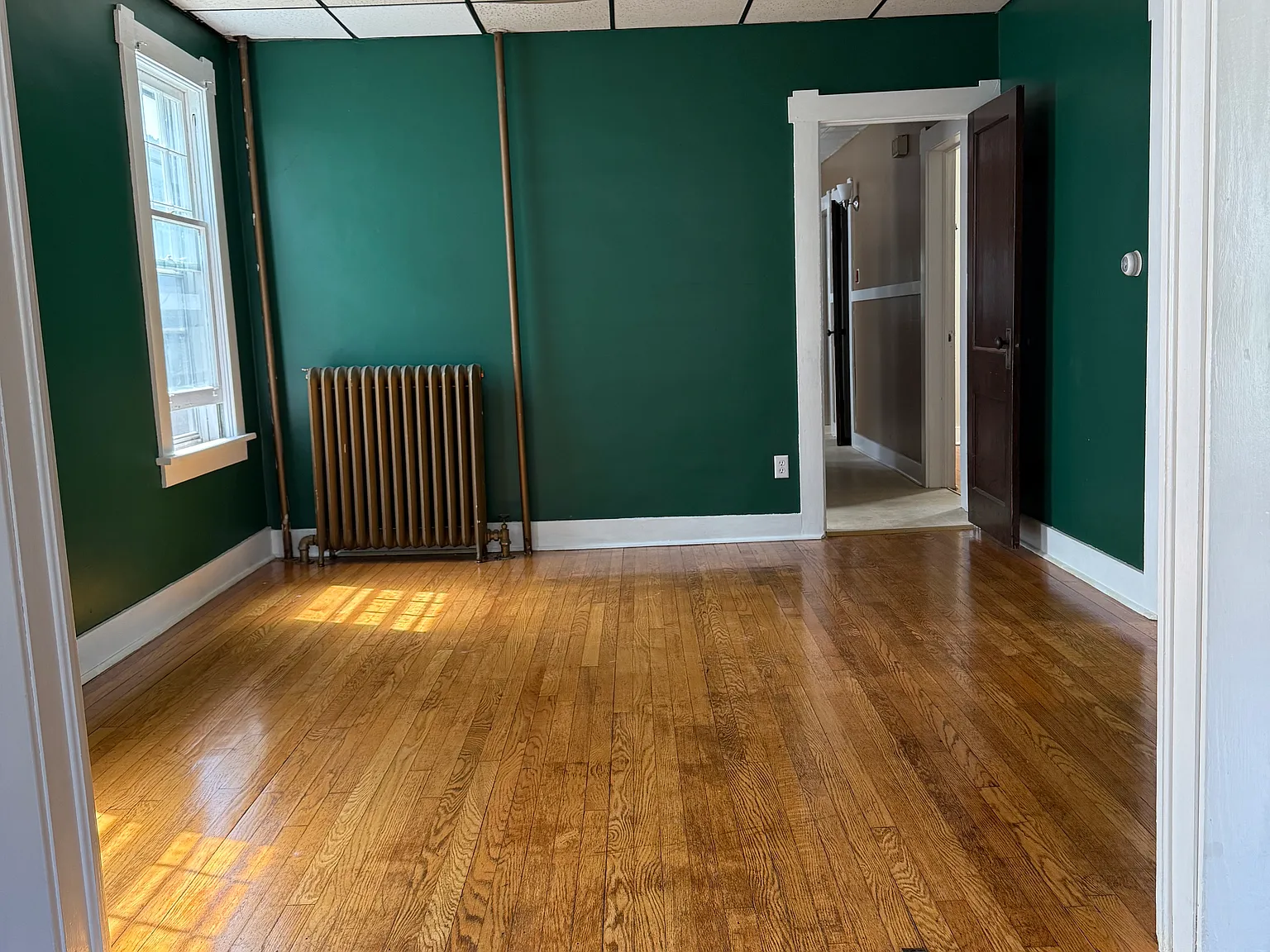 3 bed, 1050 sqft, $1,800 — Photo 3