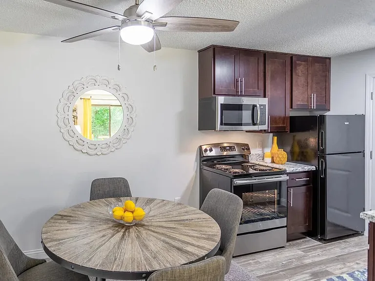 Timber Glen Apartments — Photo 80