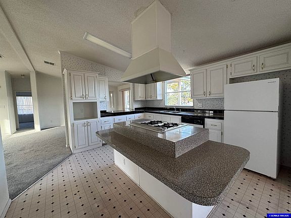 3rd image of 2111 N Cactus St