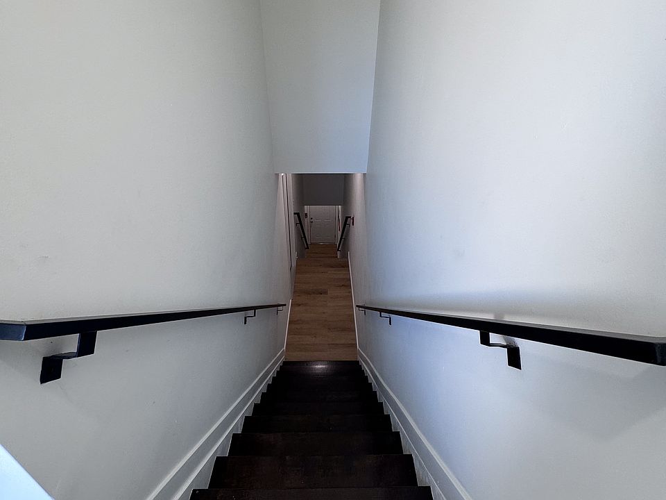 1st image of 2440 Clifford St #3