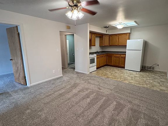 3rd image of 919 1/2 Main St APT 1F