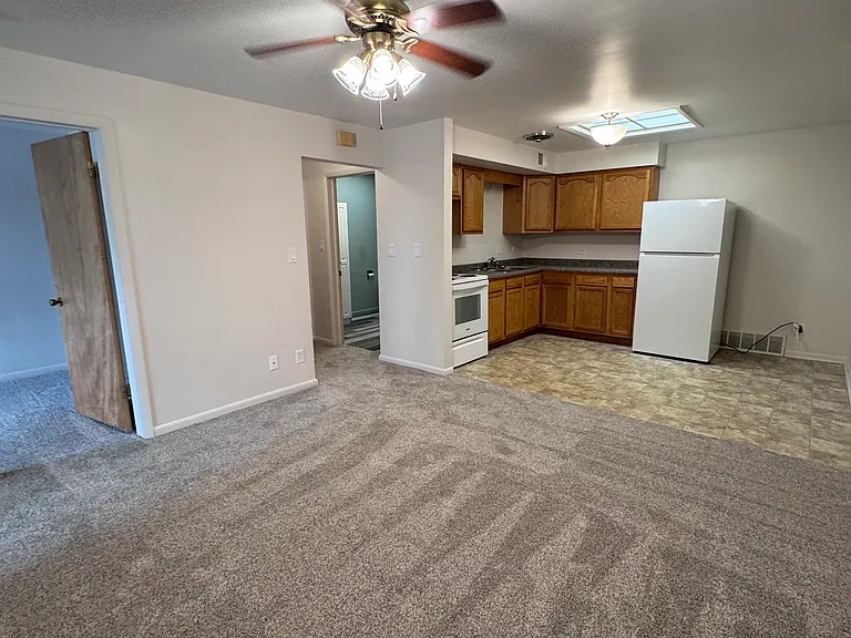 919 1/2 Main St #1F — Photo 3