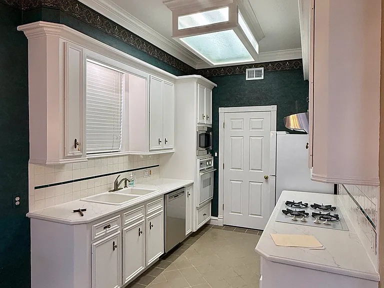 2123 Peckham St — Photo 9