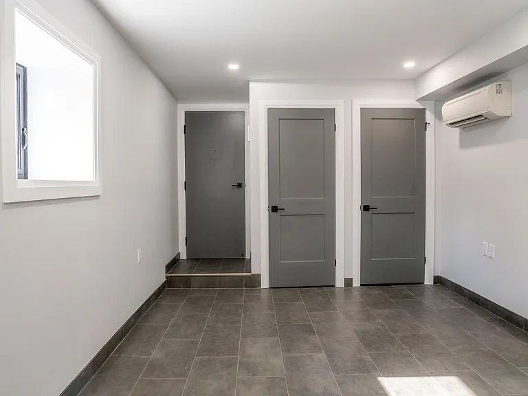 130 Elgin St #2 — Photo 3