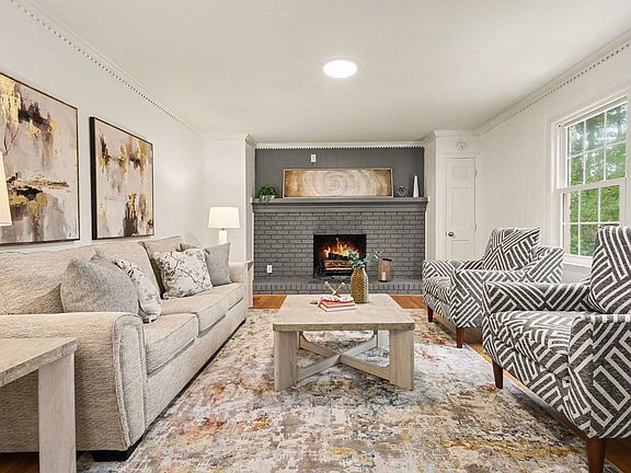 3rd image of 700 Pebblebrook Dr