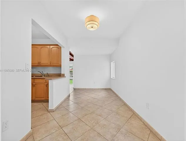 6447 SW 10th St — Photo 4