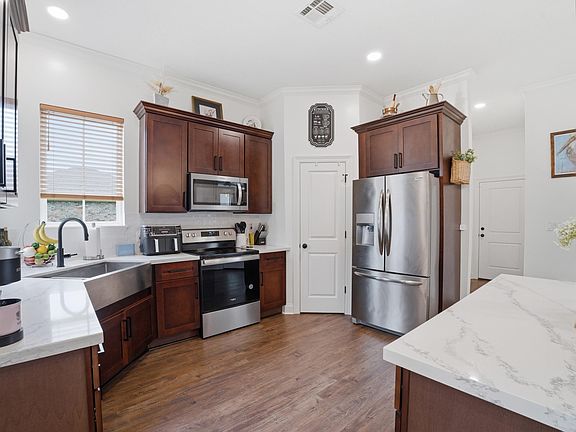 3rd image of 6827 Sun Meadow Ln