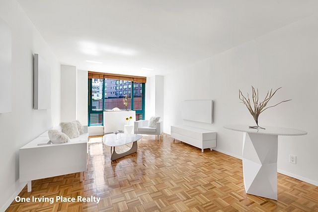 1st image of 1 Irving Pl APT P8k