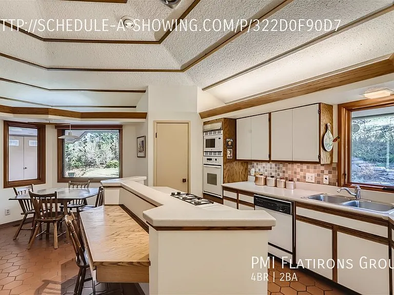 2440 Kohler Dr — Photo 8