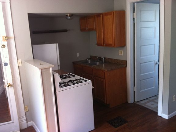 4th image of 814 N 10th St APT 4