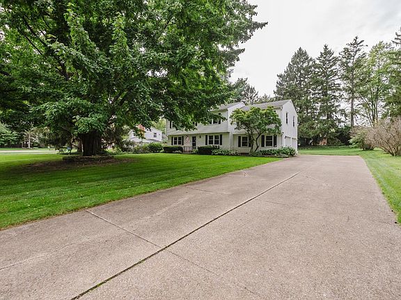 4th image of 3907 Autumn Dr