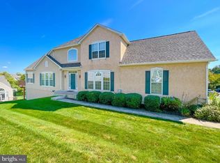 4 Bartons Mill Dr, Washington Crossing, PA 18977
