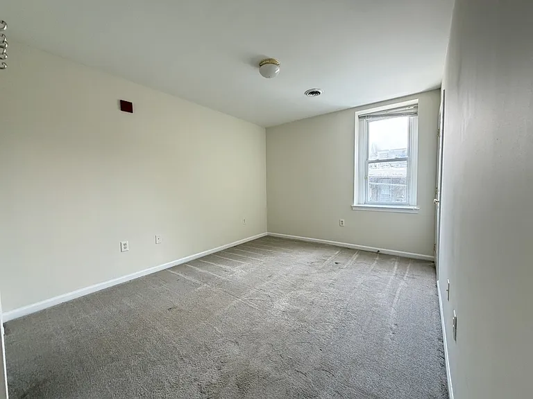 934 Rose St #302 — Photo 4