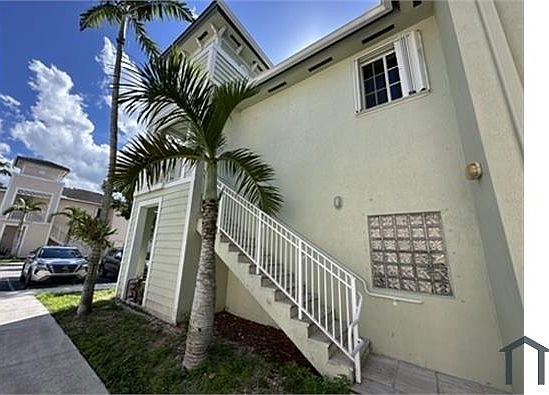 2nd image of 2641 NE 4th St Unit 204
