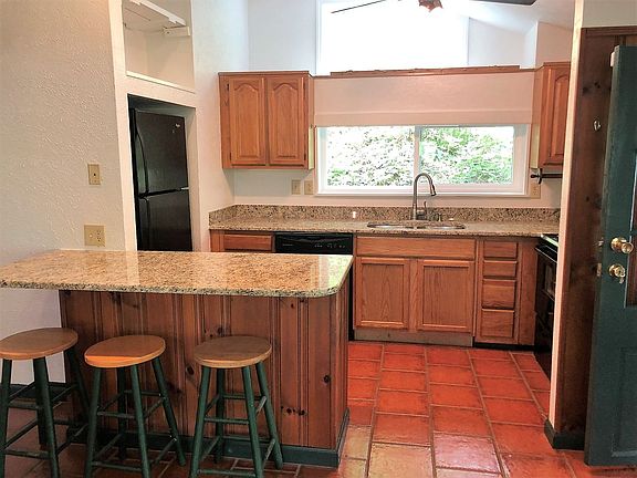 3rd image of 1251 Den Hill Rd