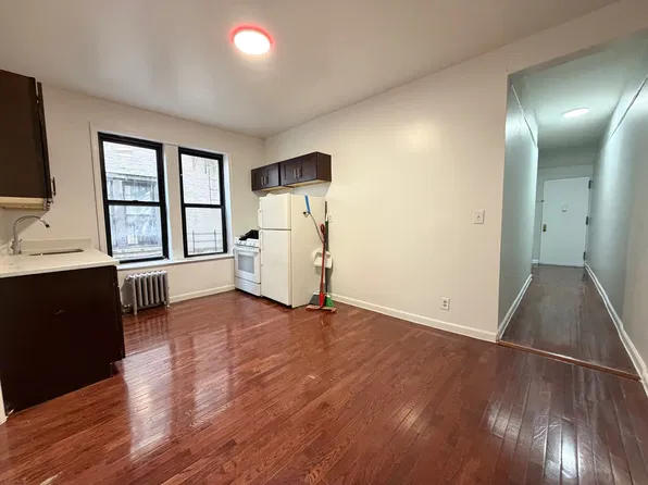 1409 Saint John's Place image 1 of 8