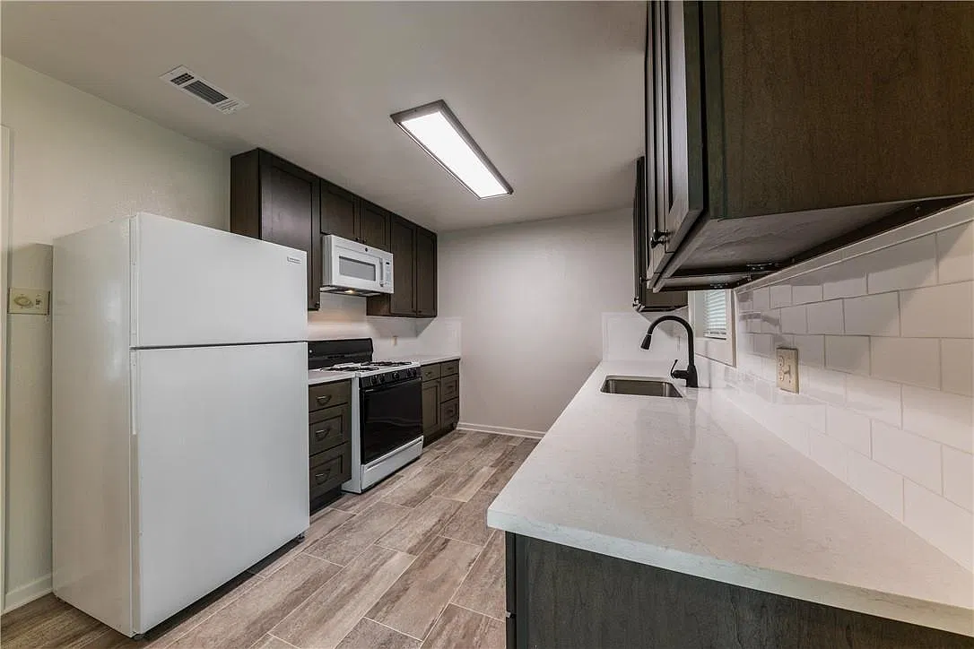 3 bed, 1.0 bath, 1101 sqft, $1,750 — Photo 4