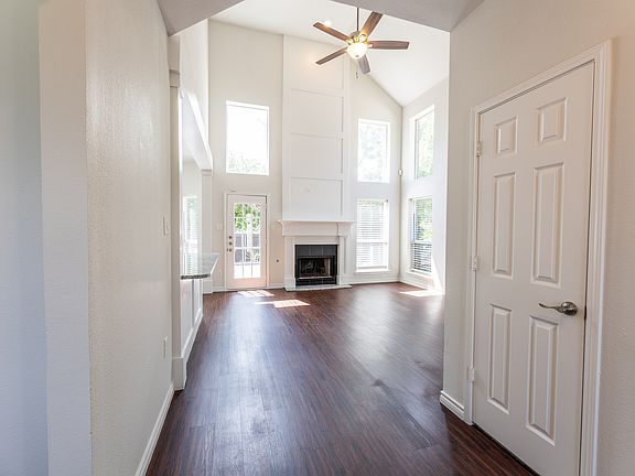 3rd image of 2205 Norwich Pl