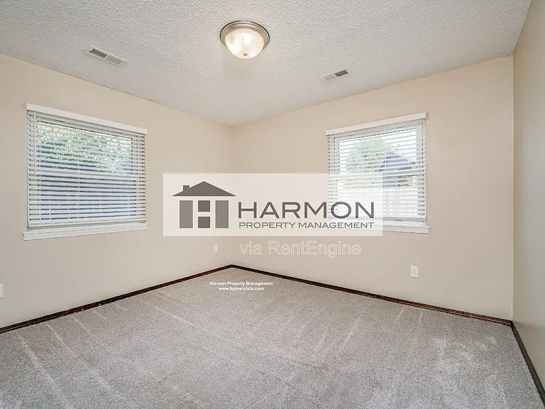 2138 S Fieldcrest Cir — Photo 6