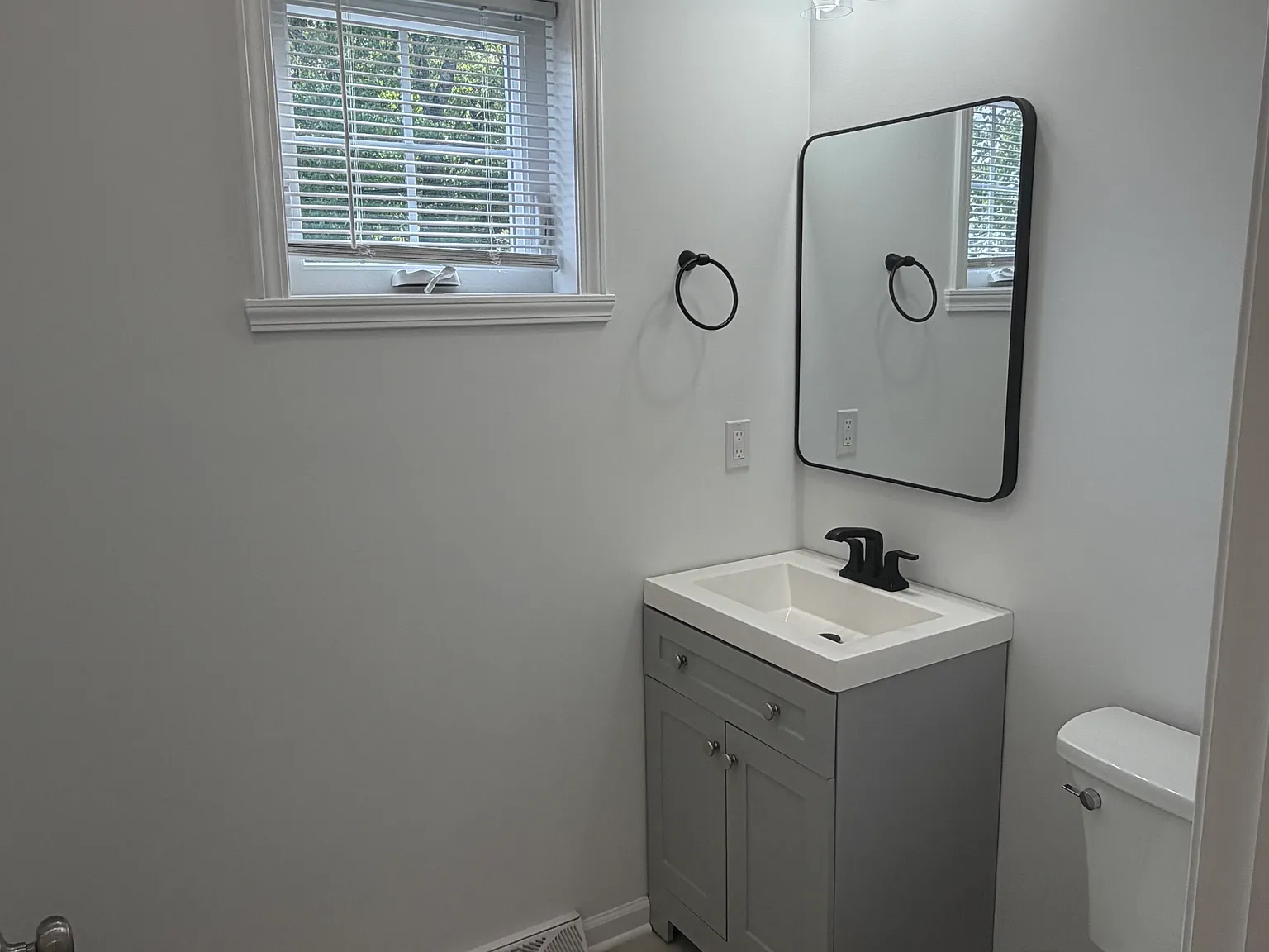 3 bed, 2.5 bath, 1387 sqft, $3,500 — Photo 2