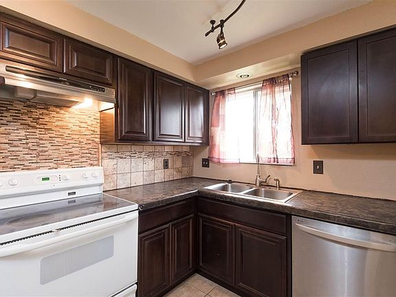 4th image of 1034 W Park Hills Dr