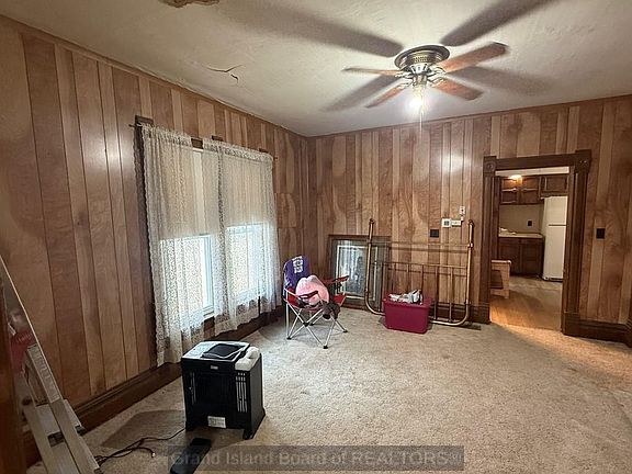 4th image of 410 Roger Welsch Ave E
