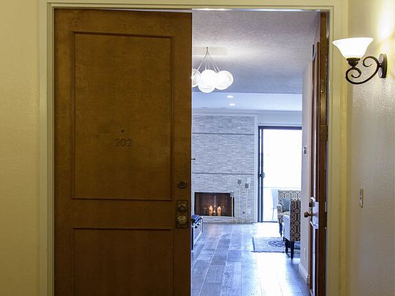 2nd image of 1271 Granville Ave APT 202