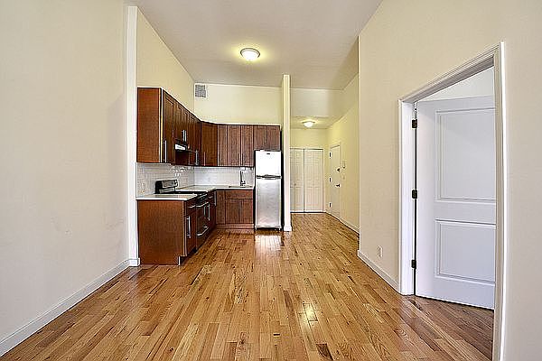 1st image of 136 E 61st St #2A