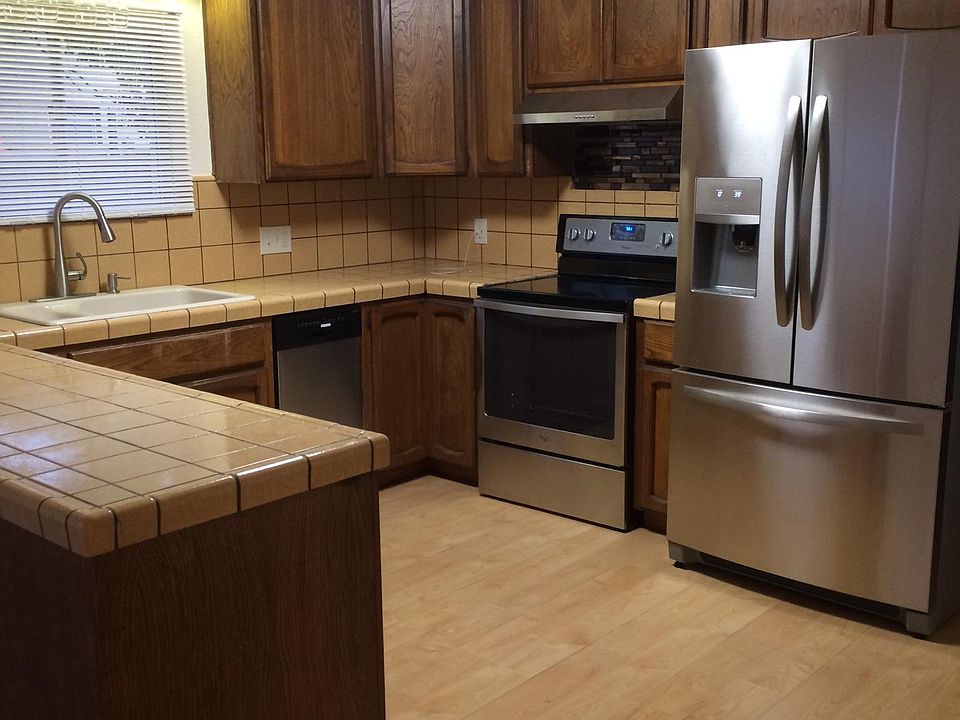 Large Kitchen with new appliances