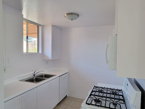 3rd image of 7370 Hawthorn Ave APT 204