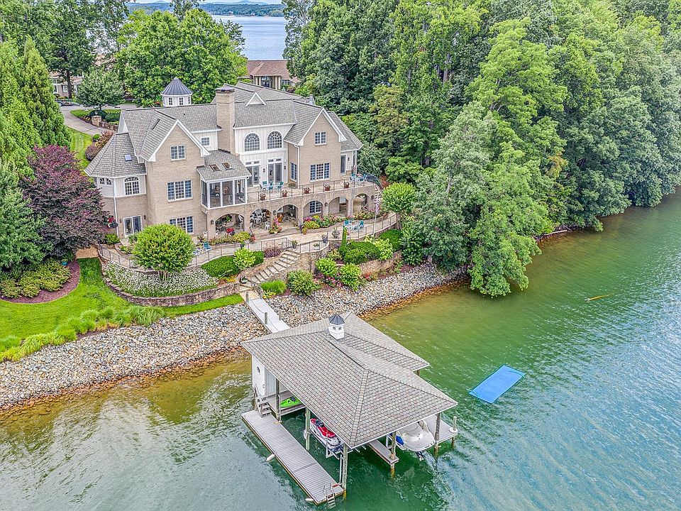 1st image of 140 Blackwater Cir