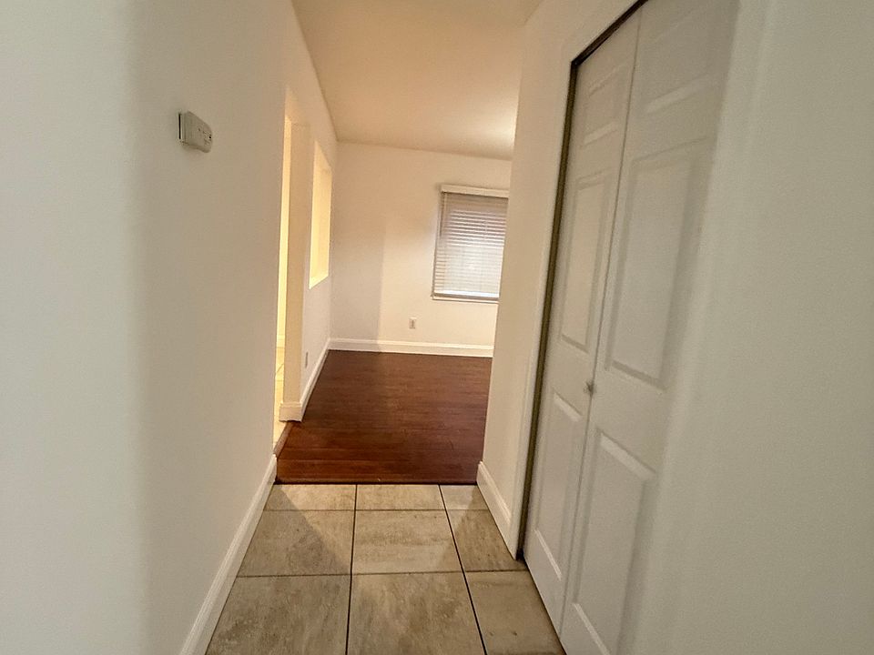 1st image of 25 Pembrook Ln #1