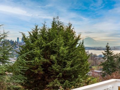 3030 26th Avenue W, Seattle, WA, 98199
