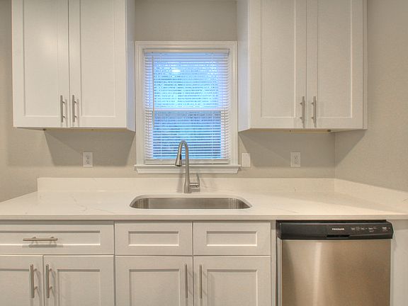 3rd image of 1024 Sharon Dr