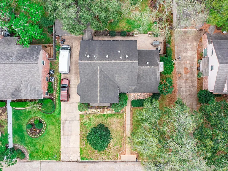 18310 Spellbrook Dr — Photo 47