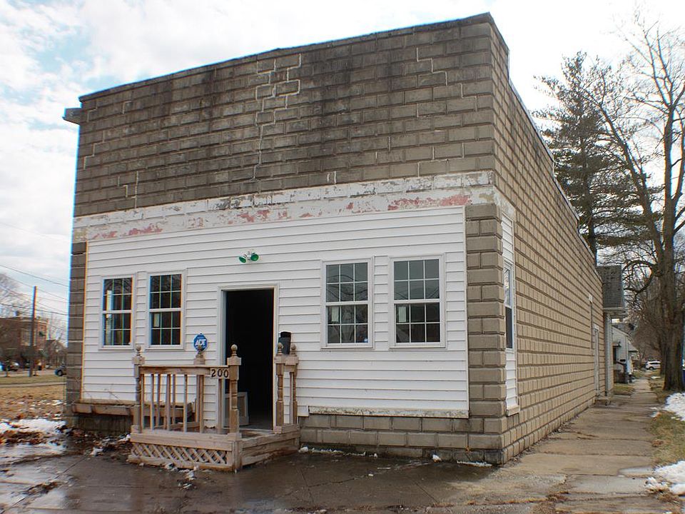 1st image of 200 Burbridge Ave