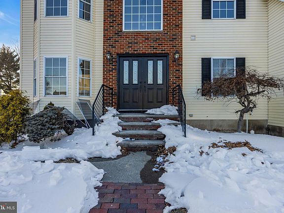 4th image of 4 Rauer Ct