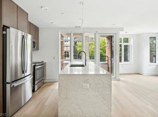 14 Lincoln Pl #208R, Madison, NJ 07940