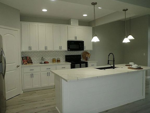 4th image of 15518 NE 17th Cir